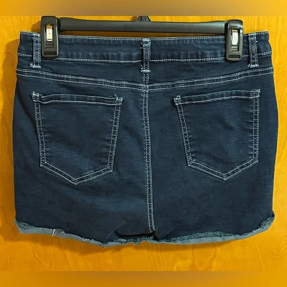no boundaries size 13 high rise distressed dark wash shorts - Picture 2 of 8